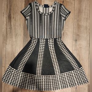 Taylor Geometric Print Dress Sz. Small